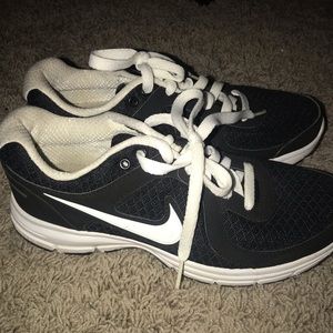Women’s 6.5 Nike kicks 👟